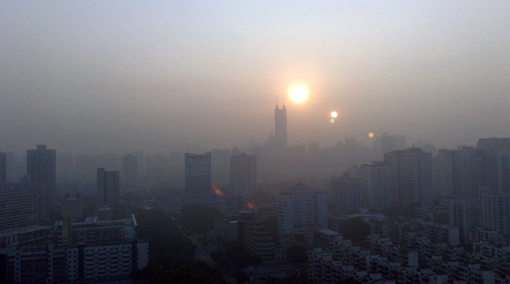 Ein normaler Sommermorgen in Shenzhen. So würde wohl auch Frankfurt aussehen, würden alle ohne Nachdenken gekauften Netzteile gleichzeitig in Rauch aufgehen. 