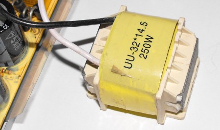 Passive PFC mit fetter Drosselspule. Niedriger Wirkungsgrad inklusive