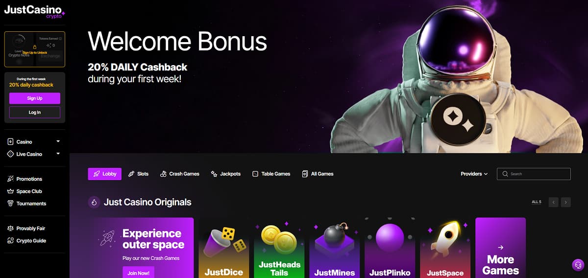 JustCasino Startseite mit Weltraumdesign und Astronauten-Banner. Willkommensangebot: 20 % tägliches Cashback in der ersten Woche. Seitenleiste umfasst Casino, Live-Casino, Turniere und Space Club. Bereich „Just Casino Originals“ zeigt Spiele wie JustDice, JustMines und JustPlinko.
